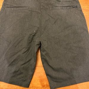 M Sz 33 Volcom Shorts